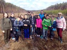 Dzieci sadziły las